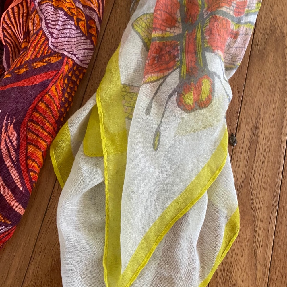 Bundle of 3 Old Navy scarves, EUC, like new - Picture 3 of 6